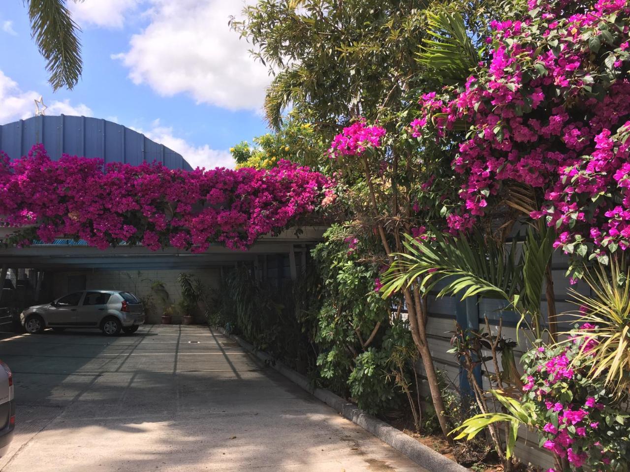 Hotel Residence Le Phoenix Saint Pierre Exterior foto